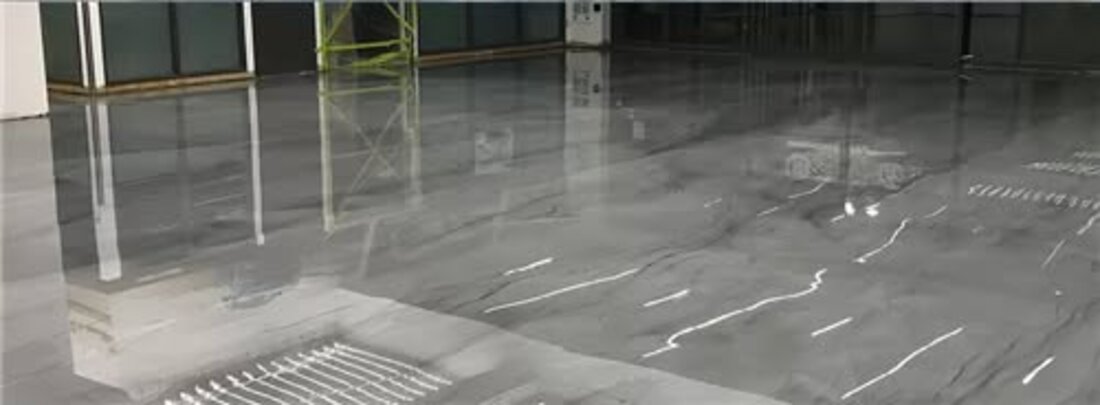 Wide commercial showroom floor with columns